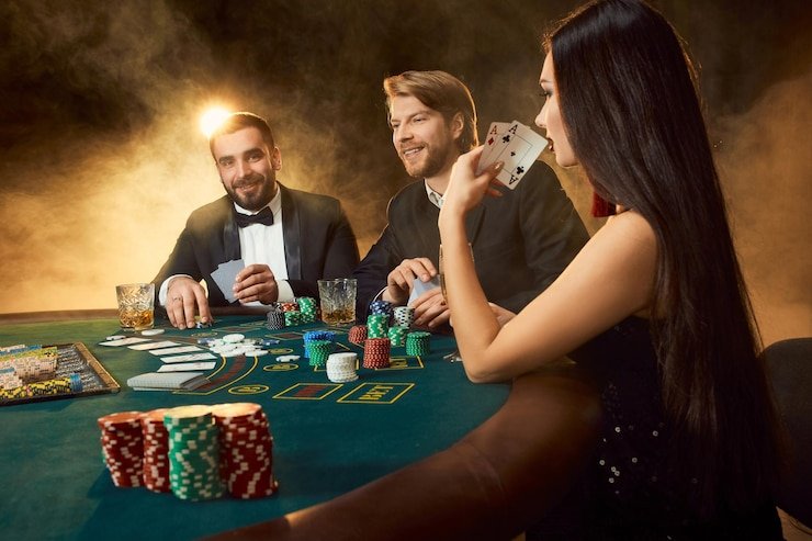 Tampilan layar langsung dengan dealer dan meja baccarat
